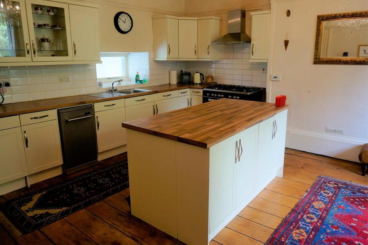 Spacious Town House With Swimming Pool Plymouth Esterno foto