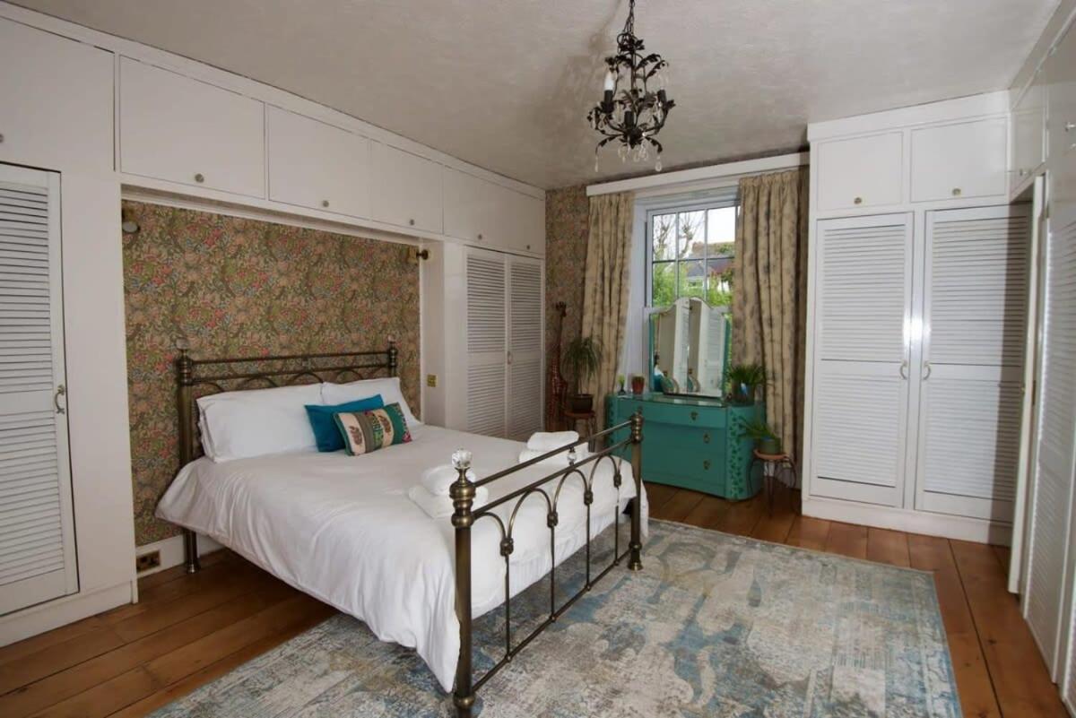 Spacious Town House With Swimming Pool Plymouth Esterno foto