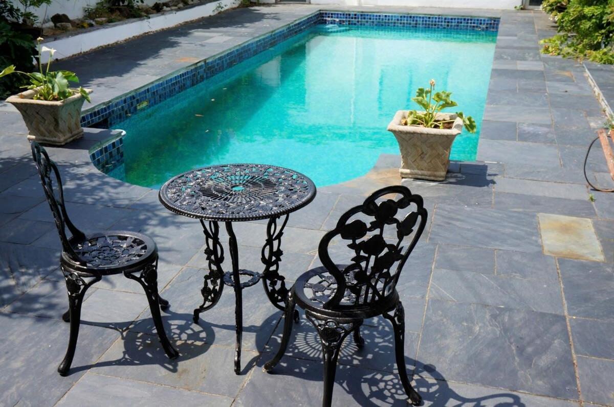 Spacious Town House With Swimming Pool Plymouth Esterno foto